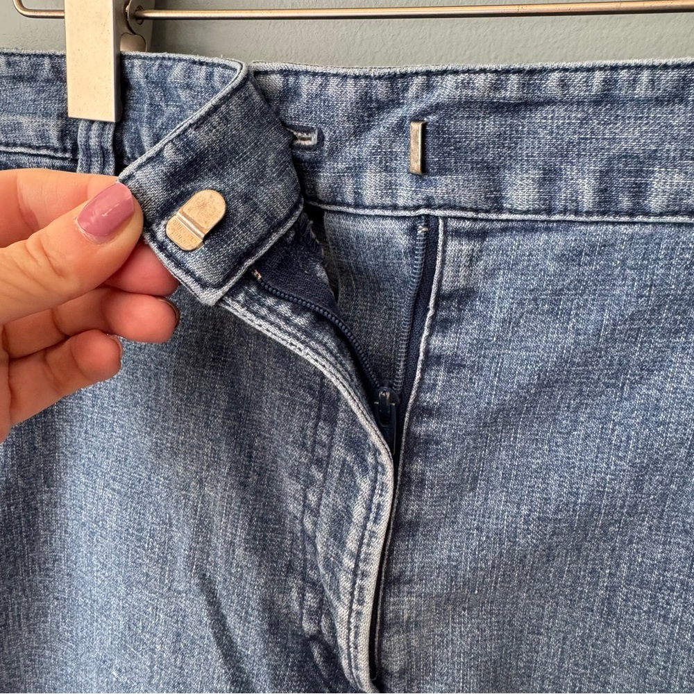 Kim Rogers Women’s Blue Bermuda Jean Shorts. Size 12 (actual 33x9) - Picture 3 of 8